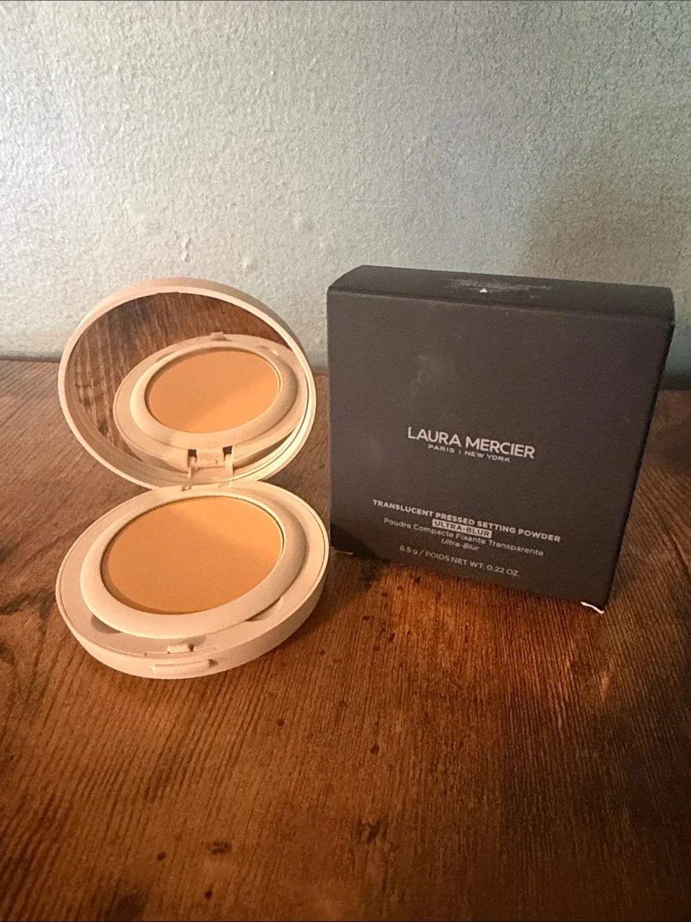 laura mercier Translucent HoneyPressed Setting Powder